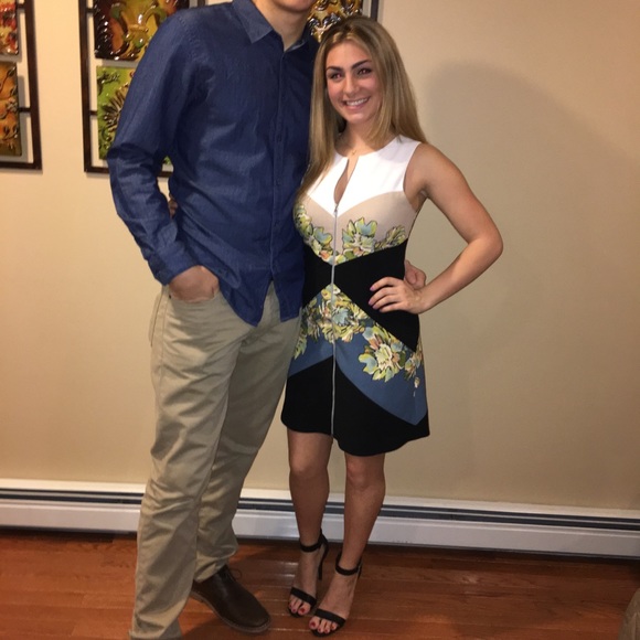 BCBG dress in size 02 - Picture 4 of 10